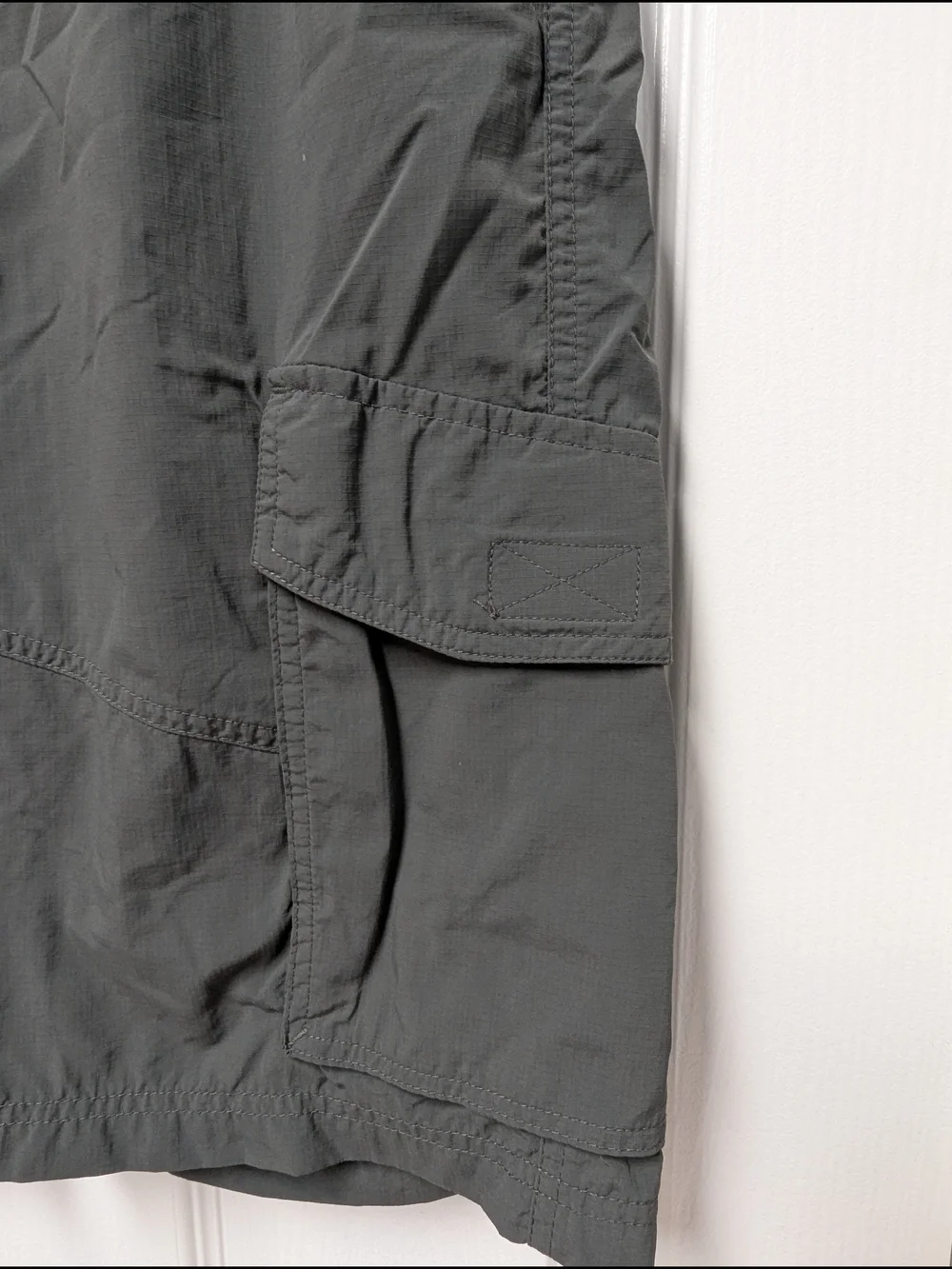Columbia Men's Charcoal Cargo Shorts - Picture 3 of 8